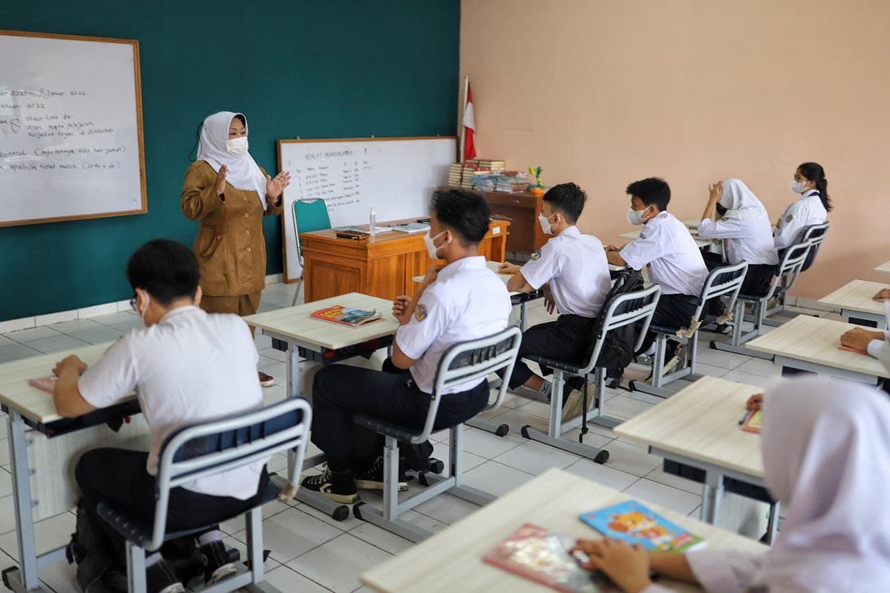 Dua Tahun Daring, Ini Reaksi Siswa di Bandung Saat Pembelajaran Tatap Muka  di hari Pertama