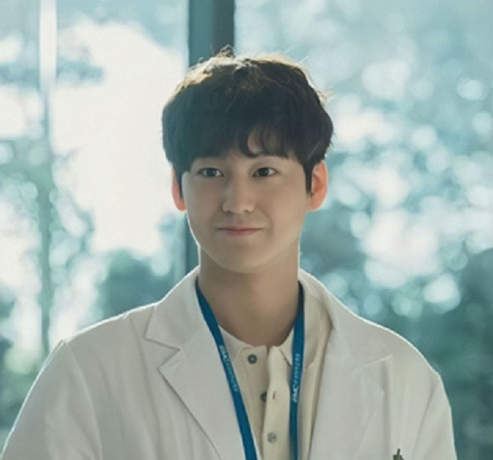 Sinopsis Ghost Doctor Episode 4 Spoiler:Cha Young Min Terjebak di Tubuh Go Seung Tak./*