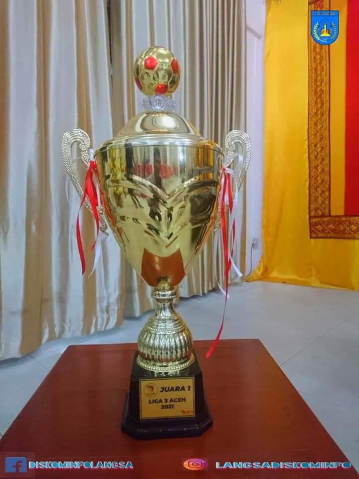 Piala juara 1 Liga 3 PSSI Aceh/Fb Diskominfo Langsa