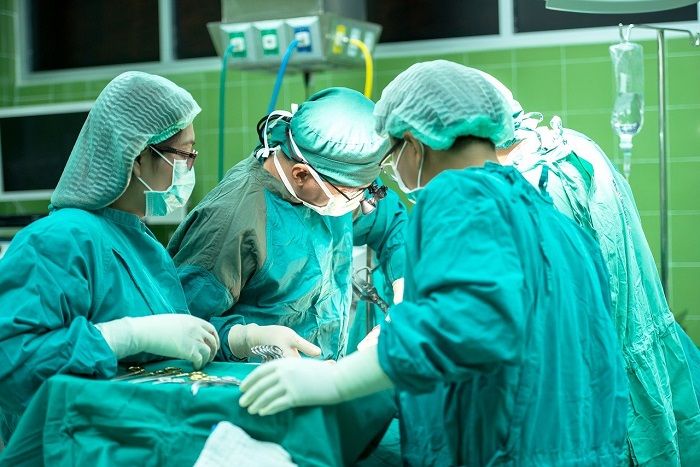 Ilustrasi operasi - Wanita di Bangladesh terkejut saat dirinya menemukan gunting bedah yang tertinggal di perut setelah operasi 20 tahun lalu.