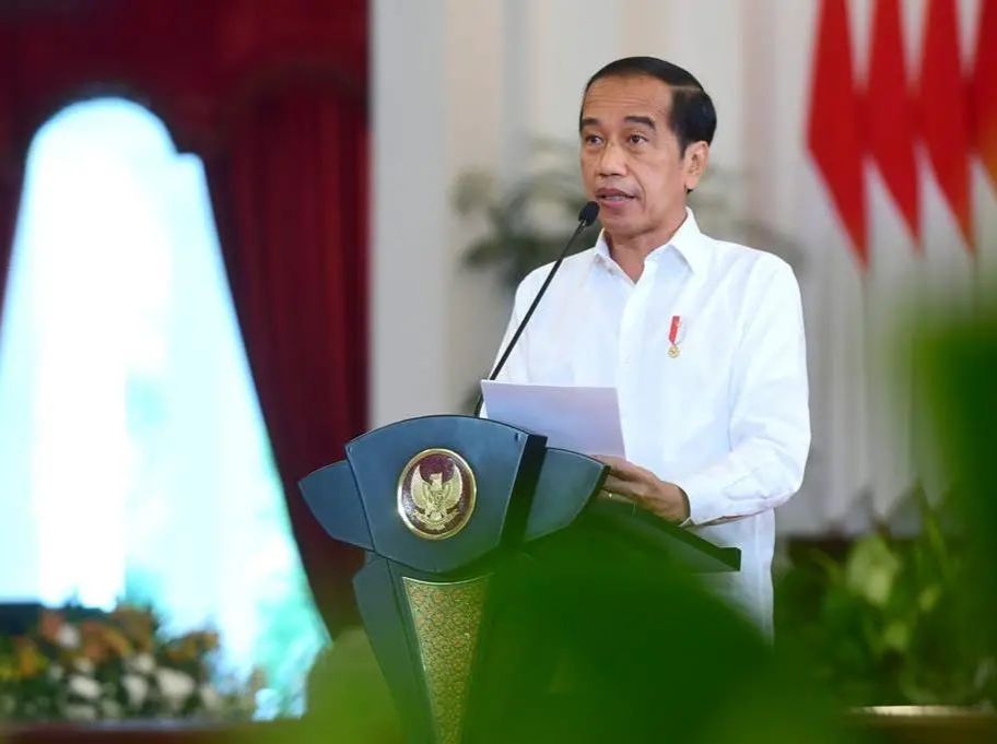 Presiden Indonesia Joko Widodo meresmikan vaksinasi dosis ketiga dilakukan secara gratis mulai besok, 12 Januari 2022 dengan syarat ini. 