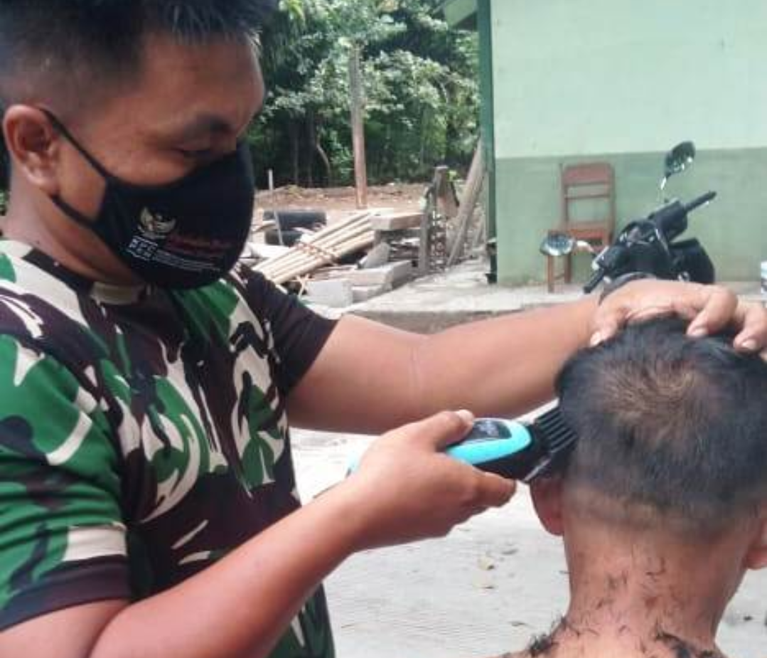 Komsos Kopda Supriadi Adakan Cukur Rambut Gratis agar Bisa Lebih Dekat dengan Masyarakat