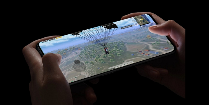 OnePlus 10 Pro memiliki fitur bernama HyperBoost yang berguna untuk mendorong performa smartphone ke puncak untuk pengalaman bermain yang ditingkatkan.