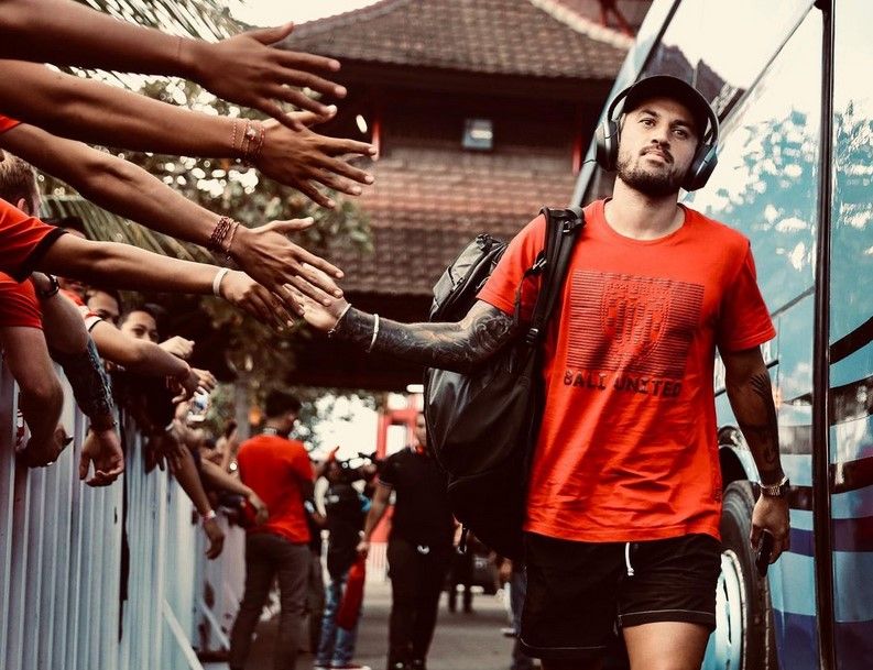 Pelatih Persib Dikabarkan Bertemu Stefano Lilipaly di Bali? Belanda Koneksi, Cek Faktanya