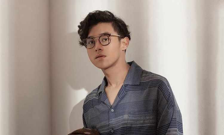 Aktor sekaligus musisi Ardhito Pramono ditetapkan sebagai tersangka kasus narkoba.