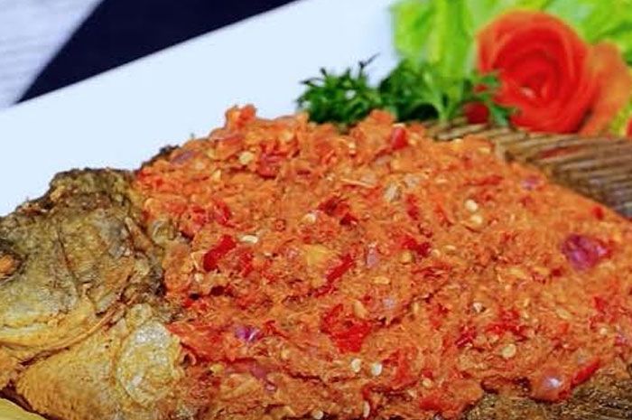  Resep  Ikan Gurame Goreng dengan Sambal Kelapa Ongseng ala 