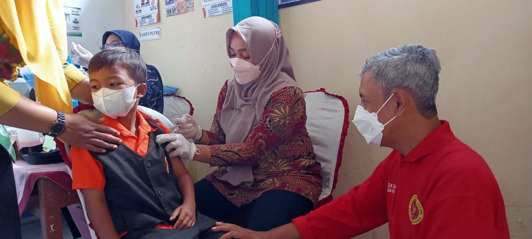 Binda Jateng gelar vaksinasi anak usia 6-12 tahun di SD 1 Dagan, Kecamatan Bobotsari, Kabupaten Purbalingga, Kamis 13 Januari 2022.