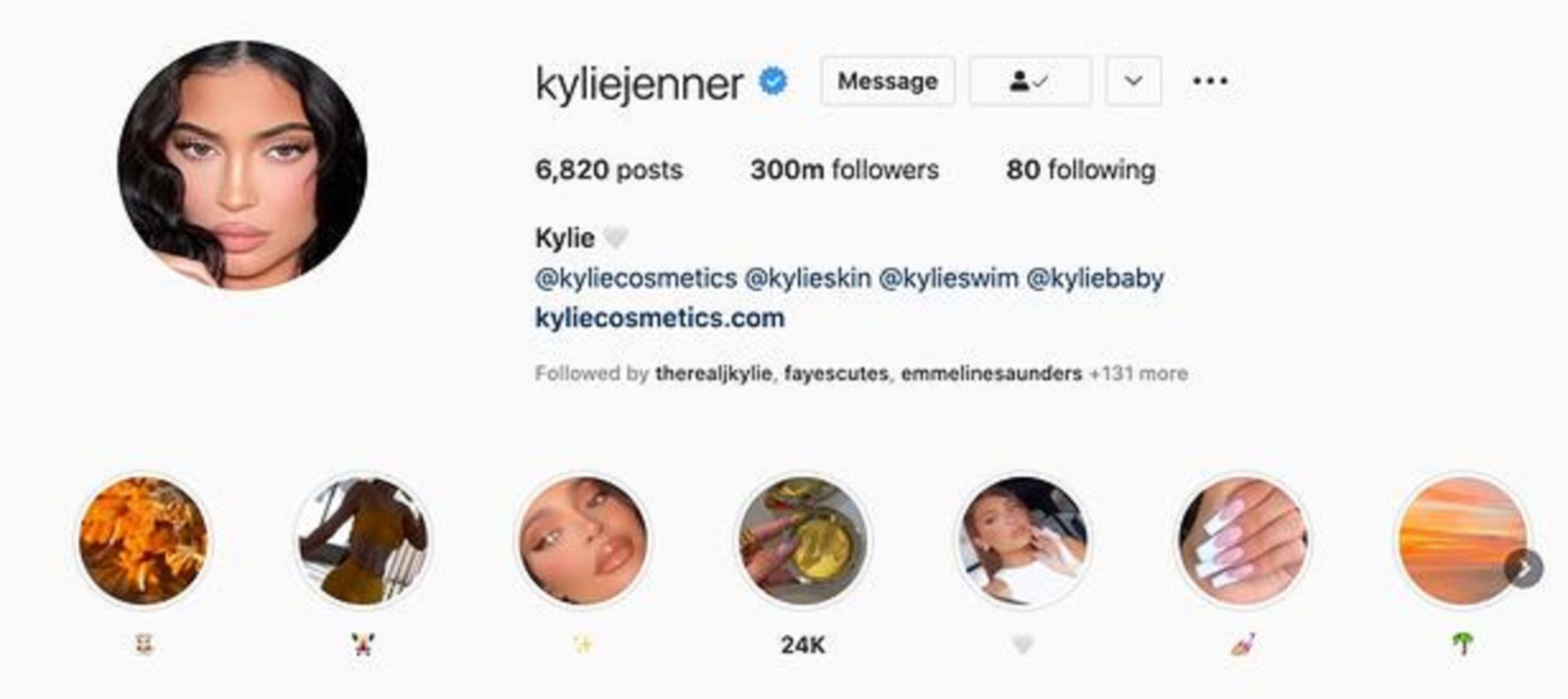 Kylie sekarang memiliki 300 juta pengikut.  