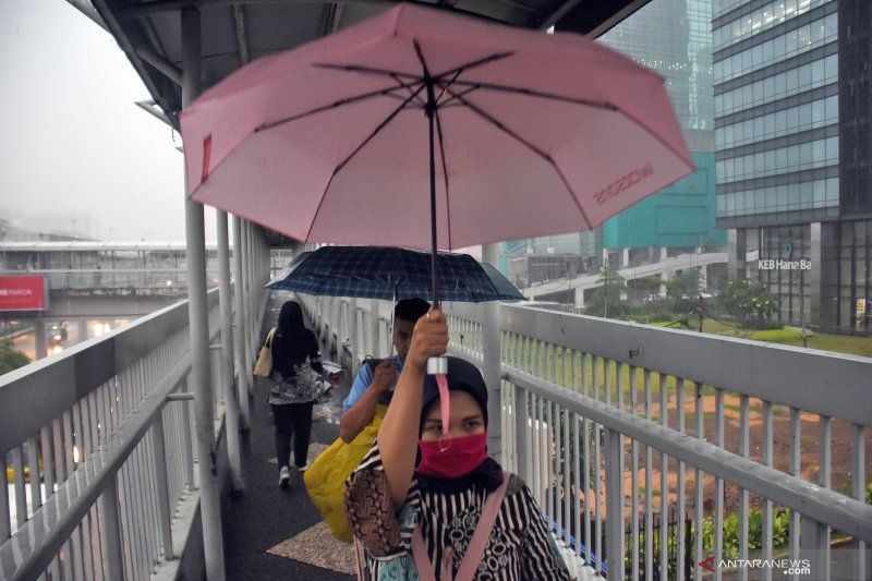 Waspada Hujan Sepanjang Hari: Prakiraan Cuaca Wilayah Jawa Barat Jumat, 14 Januari 2022