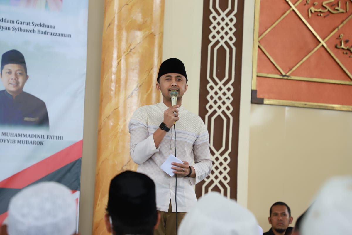 Plt  Bupati Bandung Barat Hengki Kurniawan menghadiri istigasah yang di  gelar Keluarga Besar P24 Majelis Dzikir Muhammadinil Al Fatih di Masjid Ash Shiddiq lingkungan Pemkab Bandung Barat, Jumat 14 Januari 2022.