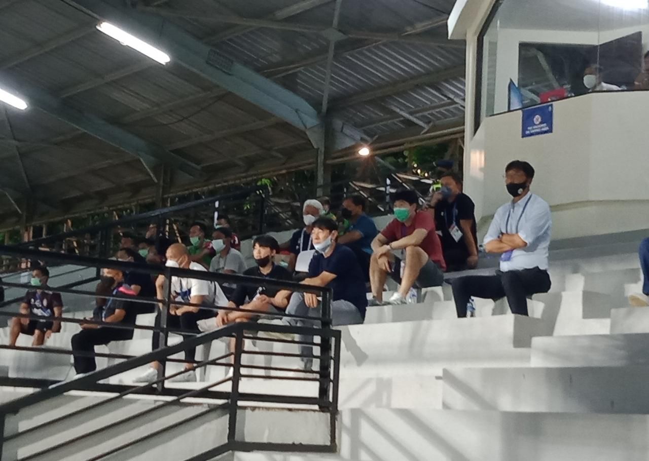 Shin Tae Yong Tertangkap Kamera 'Bisikin' Marc Klok Dilaga Persib Vs Bali United, Kode Gabung Timnas Indonesia?