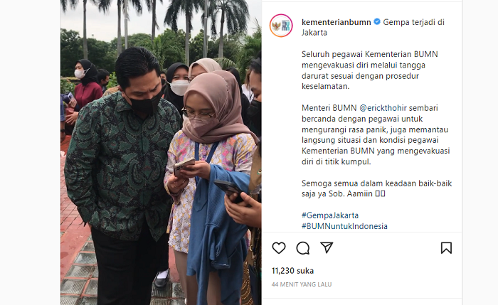 Menteri BUMN mengajak sejumlah pegawai di Jakarta bercanda agar tak panik usai diguncang gempa Banten.*