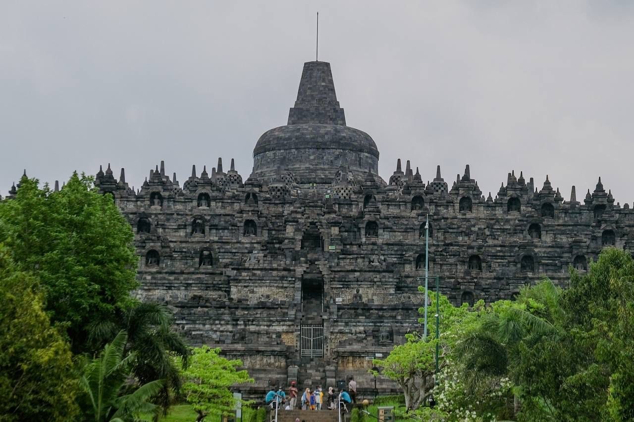 Peristiwa Bom meledak di candi Borobudur pada 21 Januari 1985.