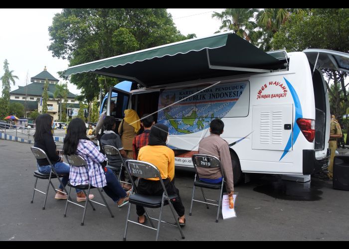 singkat jakarta dari bagi bagi bibit pohon program donor darah sampai layanan mobil keliling pos jakut