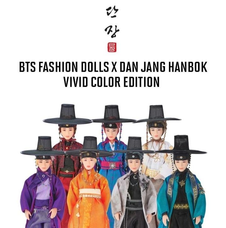 Boneka BTS memakai Hanbok