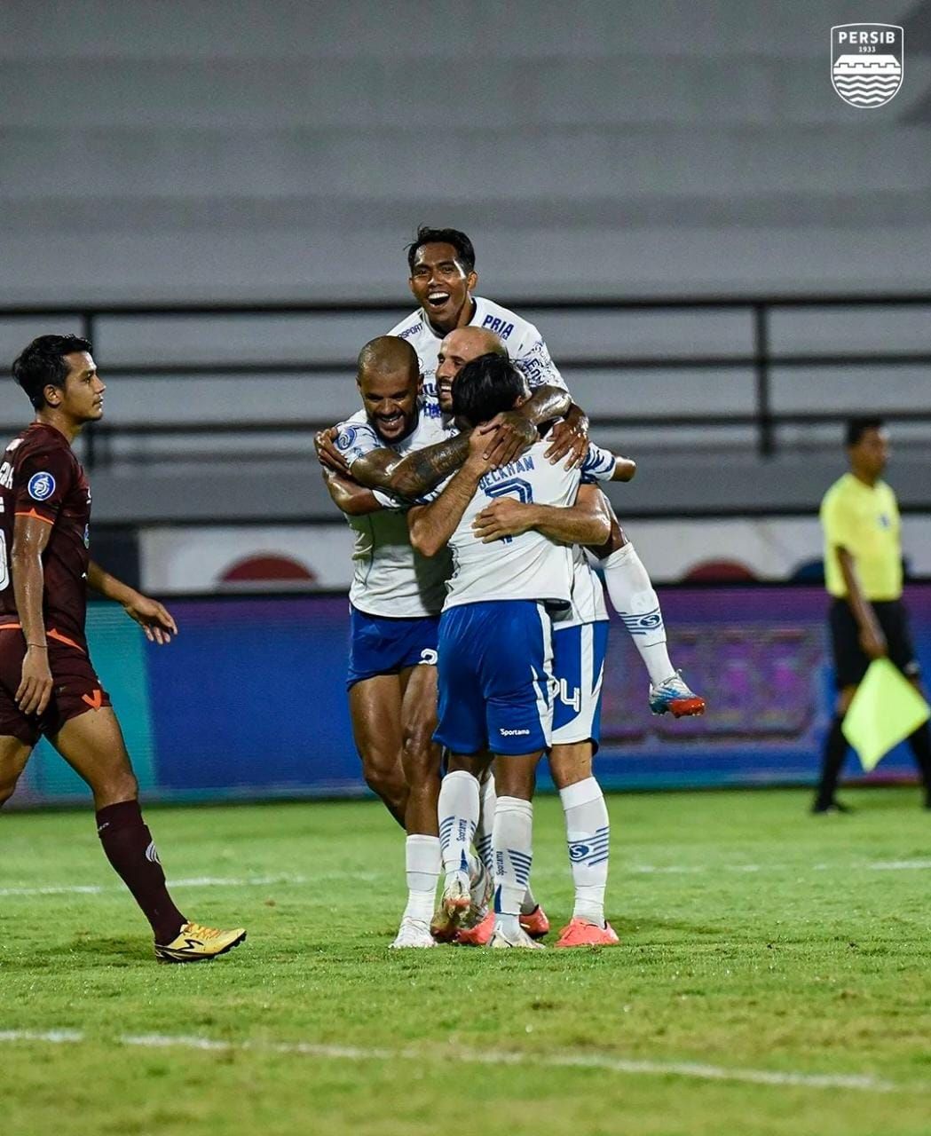 Бали юнайтед борнео. Mohammed Rashid Persib.