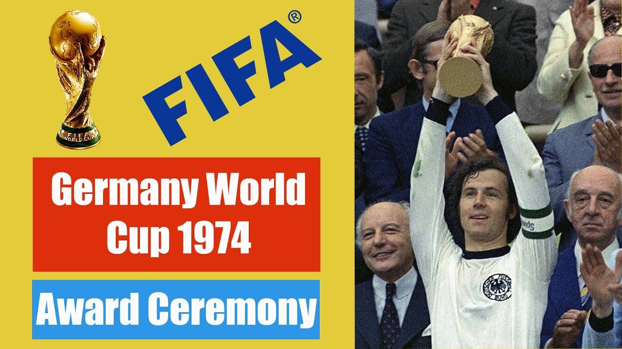Franz Beckenbauer, kapten Jerman Barat yang memenangkan Piala Dunia 1974 usai mengalahkan Belanda di final dengan skor 2-1