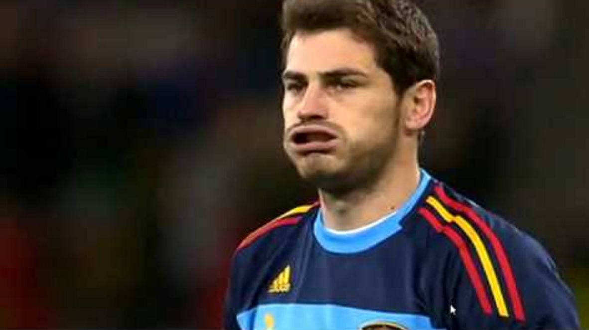 Wajah Iker Casillas kiper Spanyol, penggunaan gerakan lambat yang memesona namun tidak menguntungkan ini ditangkap saat Spanyol menang 1-0 atas Portugal di Babak 16 Besar Piala Dunia 2010