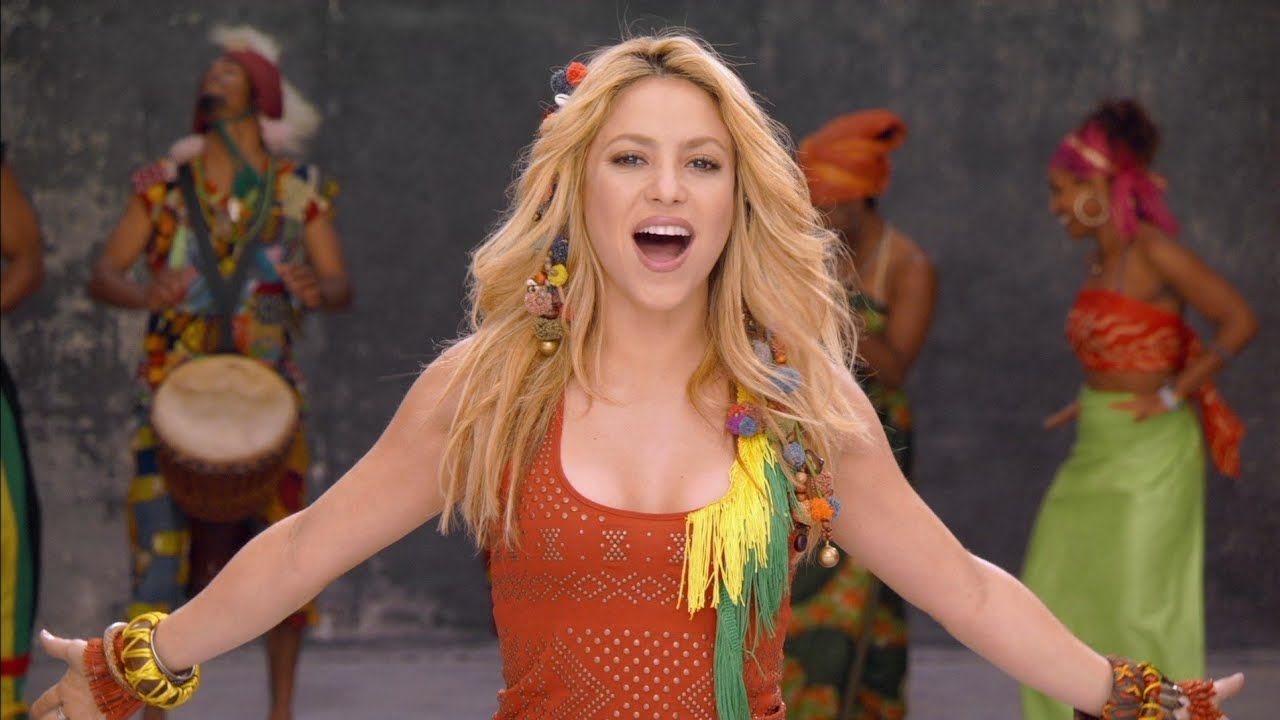 Shakira menyanyikan "Waka Waka" 2010 telah menjadi lagu Piala Dunia paling sukses yang pernah ada