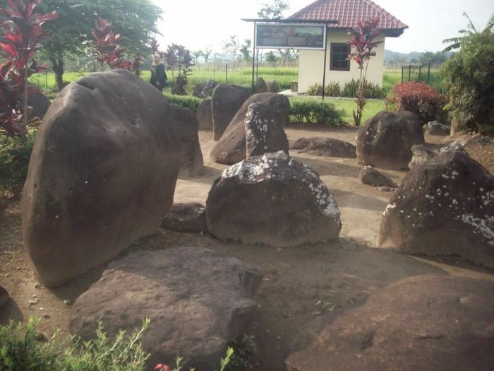Situs watunkandang salah satu situs batu kuno jaman megalithic yang ada di Indonesia
