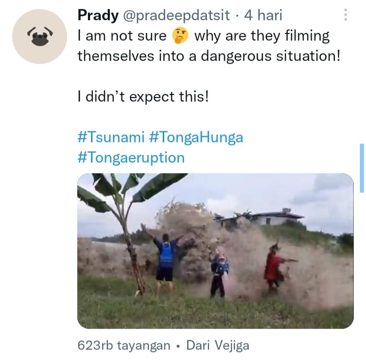 Unggahan akun yang klaim video tiga orang terjang Tsunami di Tonga/@Pradeepdatsit