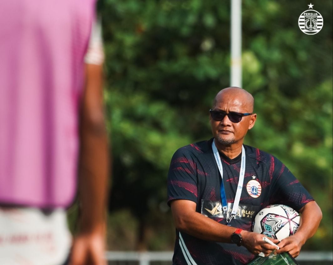 Profil Sudirman pelatih baru Persija Jakarta yang lanjutkan estafet kepelatihan Macan Kemayoran usai ditinggal Angelo Alessio.