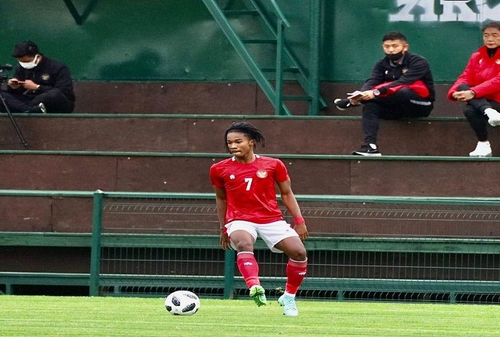 Salah satu striker termuda Timnas Indonesia, Ronaldo Kwateh terpilih dipanggil oleh coach Shin Tae Yong menghadapi laga persahabatan dengan Timor Leste.