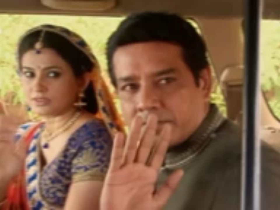 Smita Bansal pemeran Sumitra dan Anup Soni pemeran Bhairon.