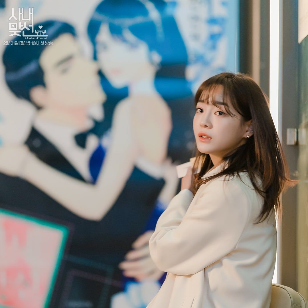 Transformasi Kim Se Jeong Jadi Tim Riset dan Pengembagan Makanan di Drama SBS Business Proposal