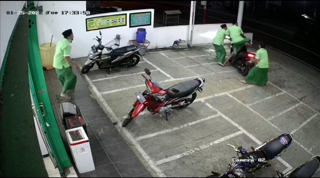 Santri Bersarung Yang Gagalkan Aksi Curanmor di Minimarket Ternyata di Pasuruan