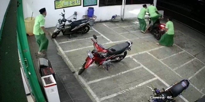 Viral Video Santri Bersarung Gagalkan Pencurian Sepeda Motor Netizen