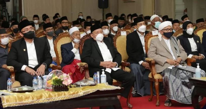 Resmi Lantik Mui Banten Kh Miftahul Akhyar Berharap Mui Pusat Diisi Kader Kader Dari Banten 1990