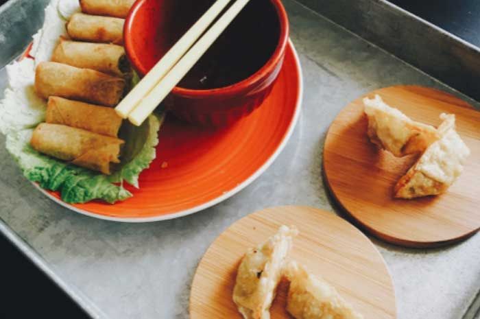 7 Makanan Khas Imlek Yang Dipercaya Bawa Keberuntungan Ada Lumpia