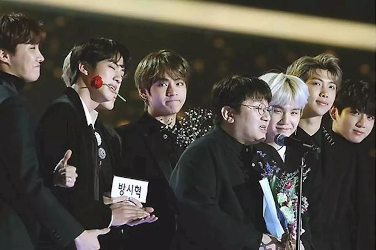 BTS dan Bang Si Hyuk Golden Disk Award