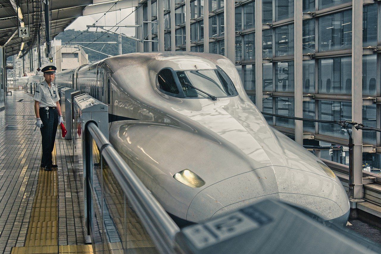Gambar Shinkansen, kereta cepat penemuan Jepang yang menjadi ikon penting teknologi maju dalam dunia transportasi