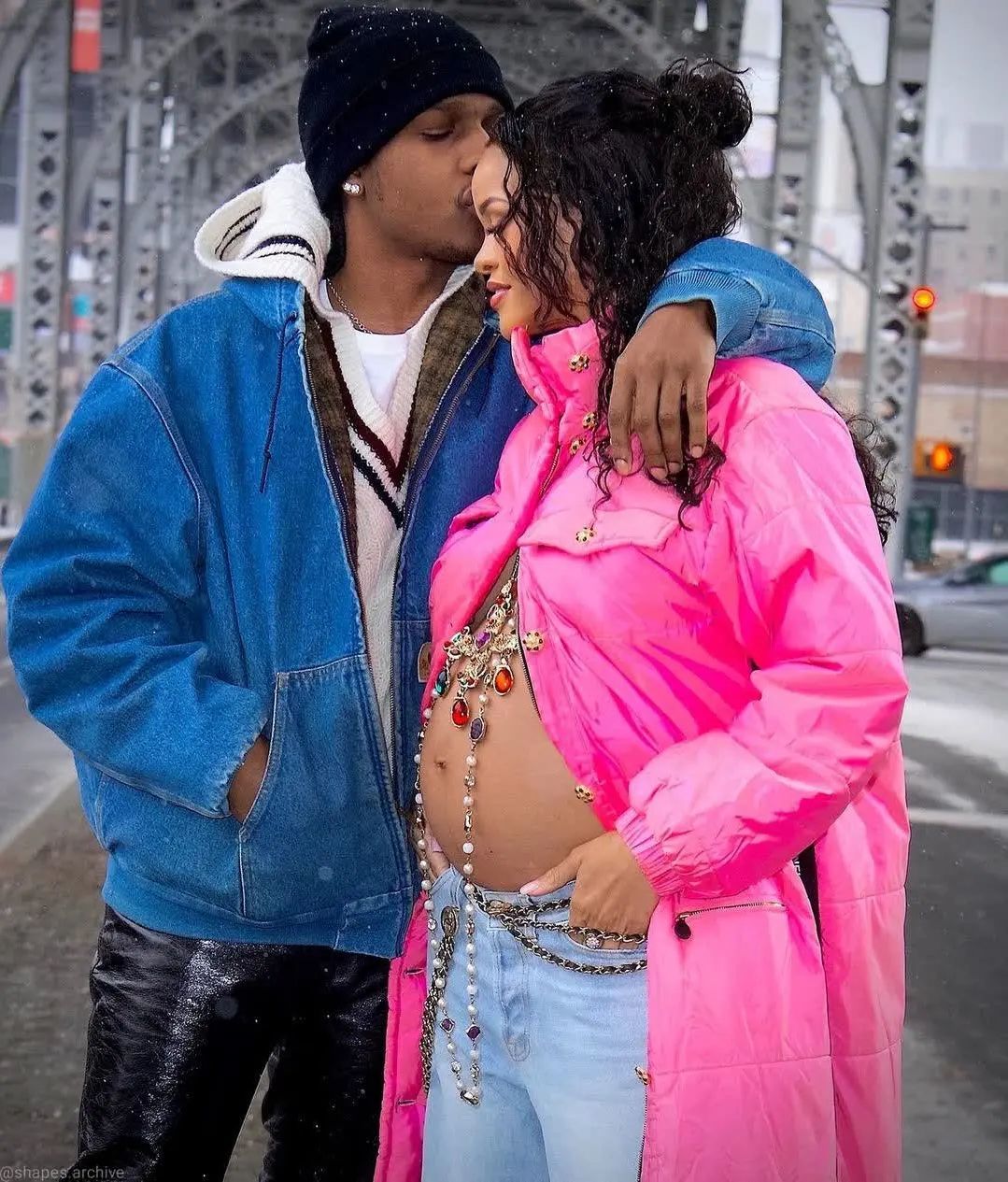 Rihanna hamil anak pertama