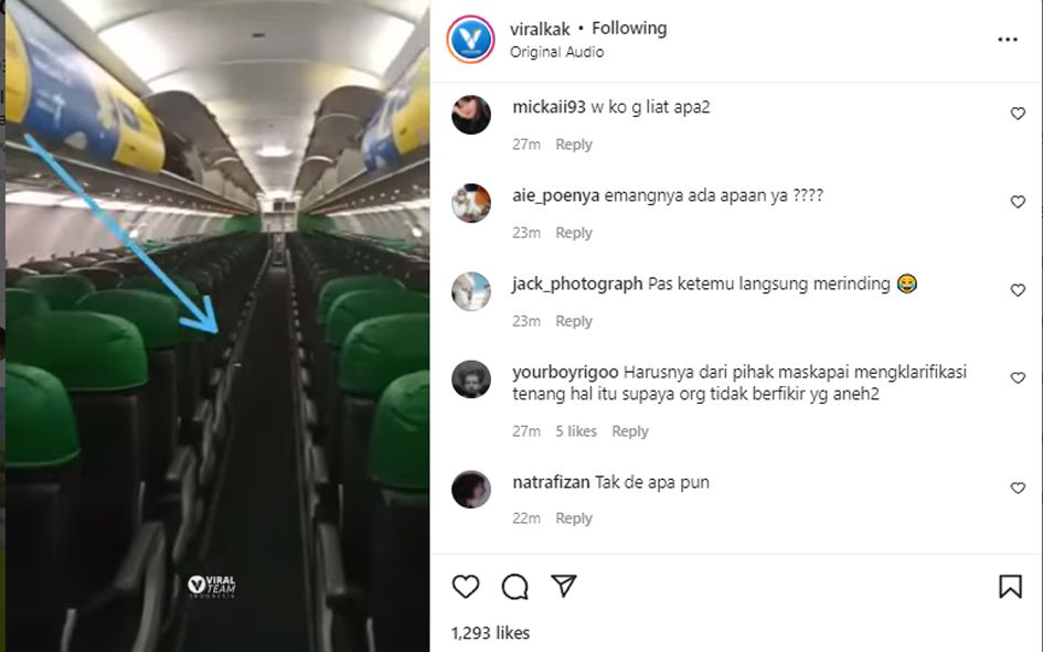 tangkap layar penampakan hantu di sebuah pesawat terbang.
