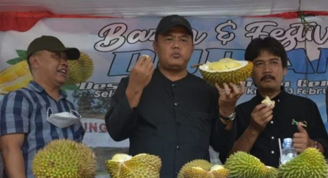 Terenak sedunia, Bupati Karanganyar Juliyatmono mengklaim durian terenak di dunai produk petani Desa Gempolan, Kecamatan Kerjo