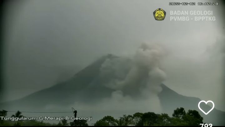 Tangkapan layar video luncuran awan panas Merapi