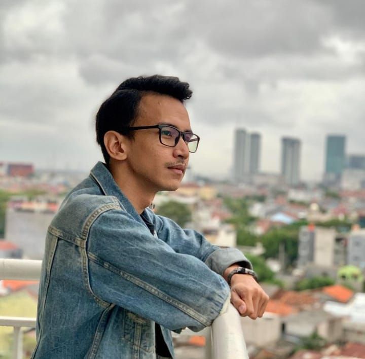 Profil dan Biodata Adam Deni, Pegiat Sosial yang Dikabarkan Ditangkap karena Postingannya di Media Sosial - Portal Jember - Halaman 2
