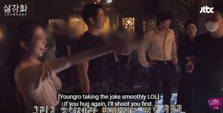 Jung Hae In dan Jisoo BLACKPINK sering pelukan, sutradara  ancam tembakan