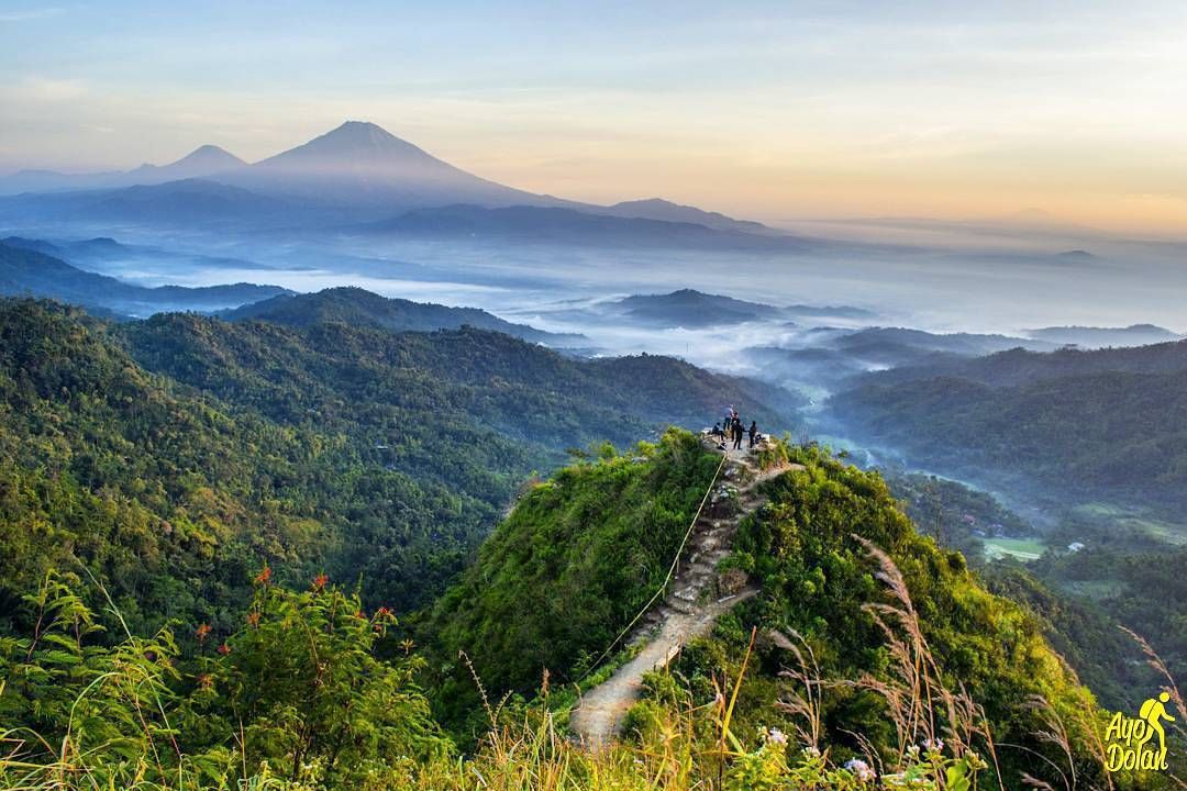 Gunung Kukusan, menawarkan 4 spot gunung terkenal.