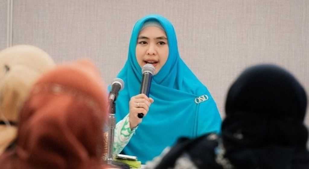 Siapa Oki Setiana Dewi, viral di TikTok karena ceramahnya dituduh membenarkan KDRT? Cek klarifikasi terbaru Oki Setiana Dewi 