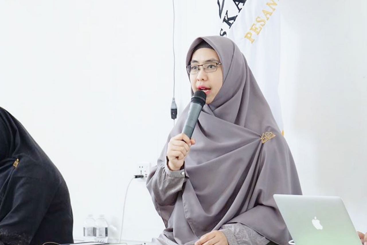 OKI Setiana Dewi memberikan klarifikasi dan meminta maaf atas ceramahnya yang diduga menormalisasi KDRT