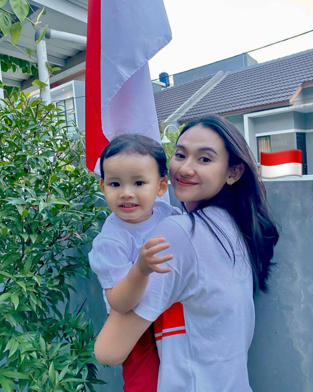 Jadi Mama Muda,  Atlet Voli Indonesia Pungky Afriecia Makin Memesona