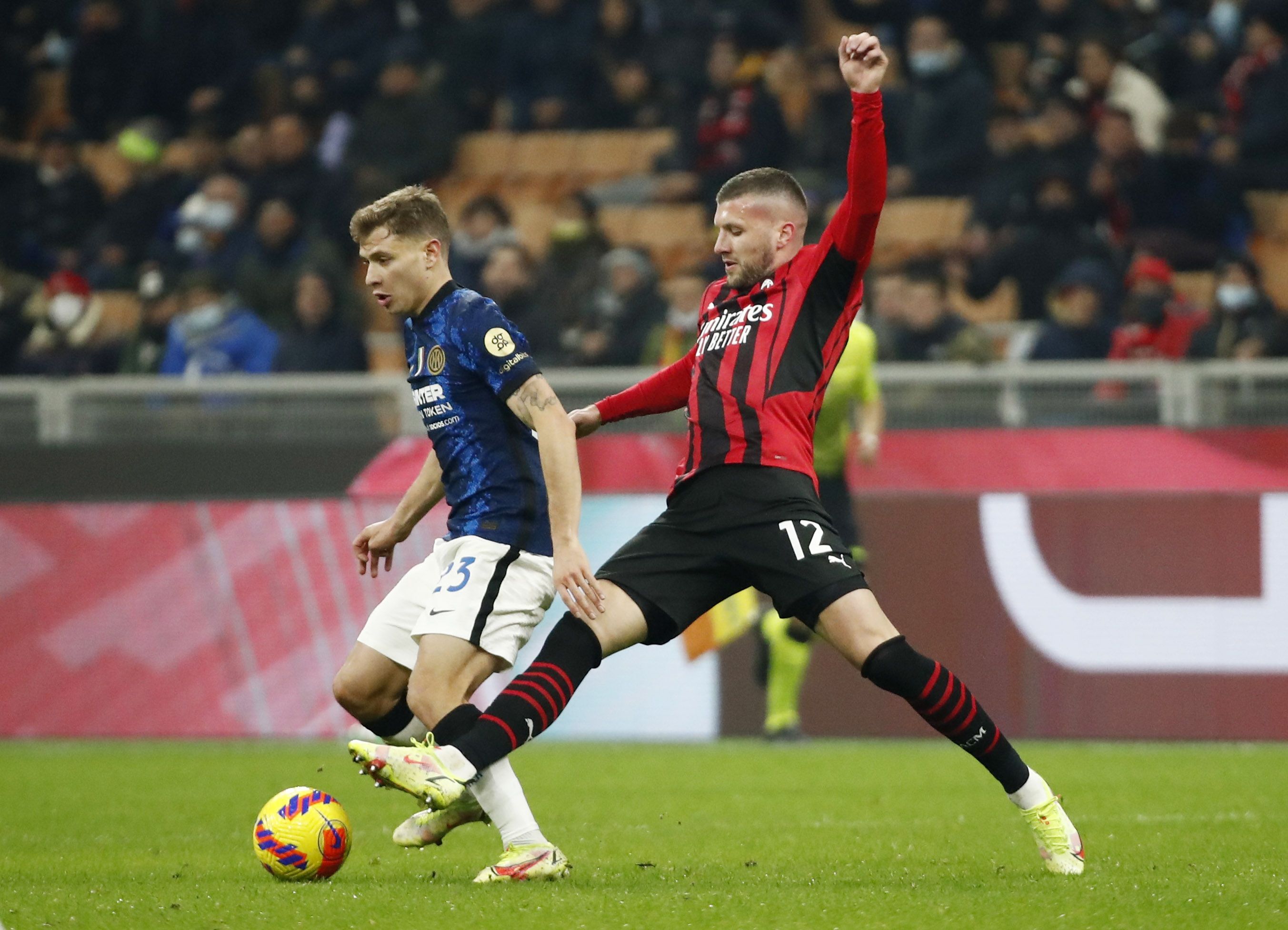 Potret laga Inter Milan melawan AC Milan di pertemuan pertama yang berakhir imbang 1-1.