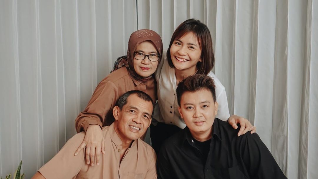 Potret Khalisa Azilia Bersama Keluarga, Bidadari Voli Gesik Petrokimia Pupuk Indonesia Proliga 2022
