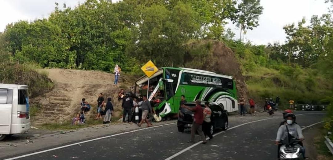 Kecelakaan Maut di Imogiri Bantul, Bus Berisi Penumpang Asal Sukoharjo Terperosok:Puluhan Orang Meninggal