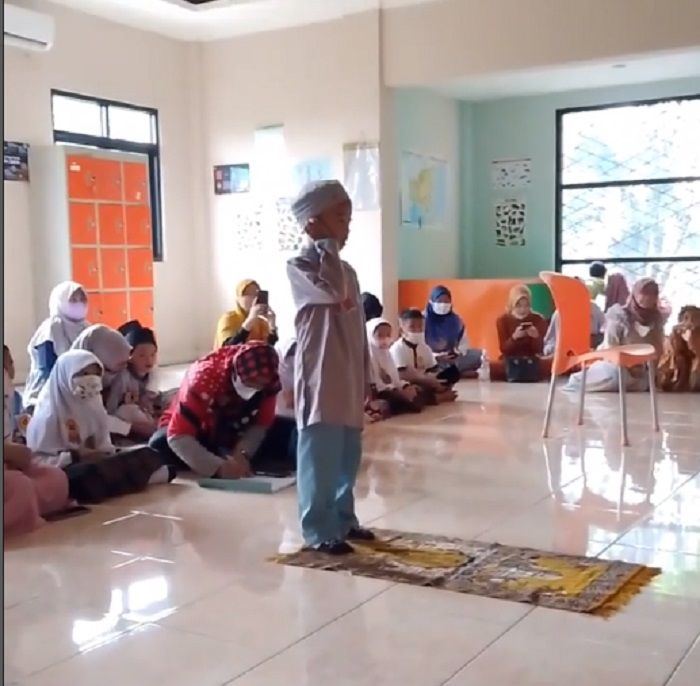 Bacaan Doa Setelah Adzan dan Iqomah Lengkap Dengan Arab, Latin, dan