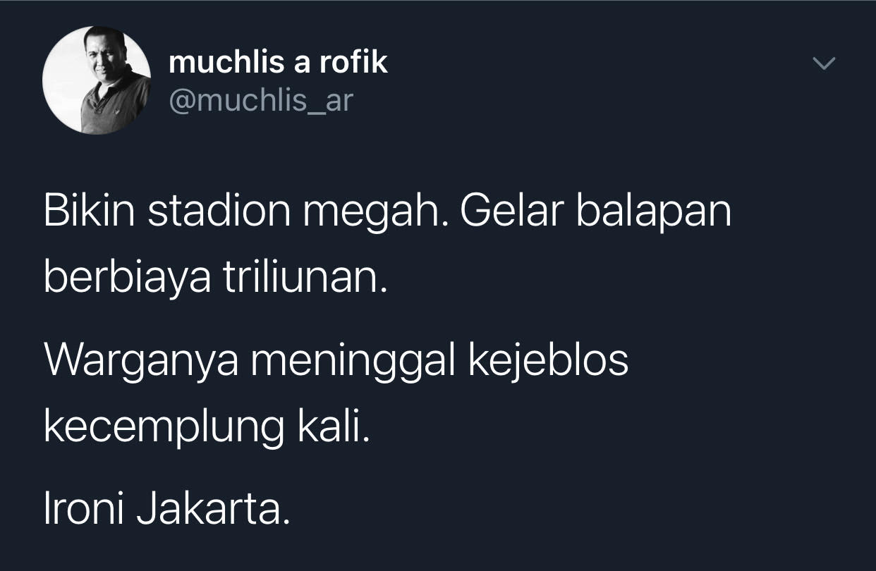 Cuitan Muchlis Rofik soal warga Jakarta yang tewas kejeblos di toilet rumahnya yang berada di pinggiran sungai ciliwung.